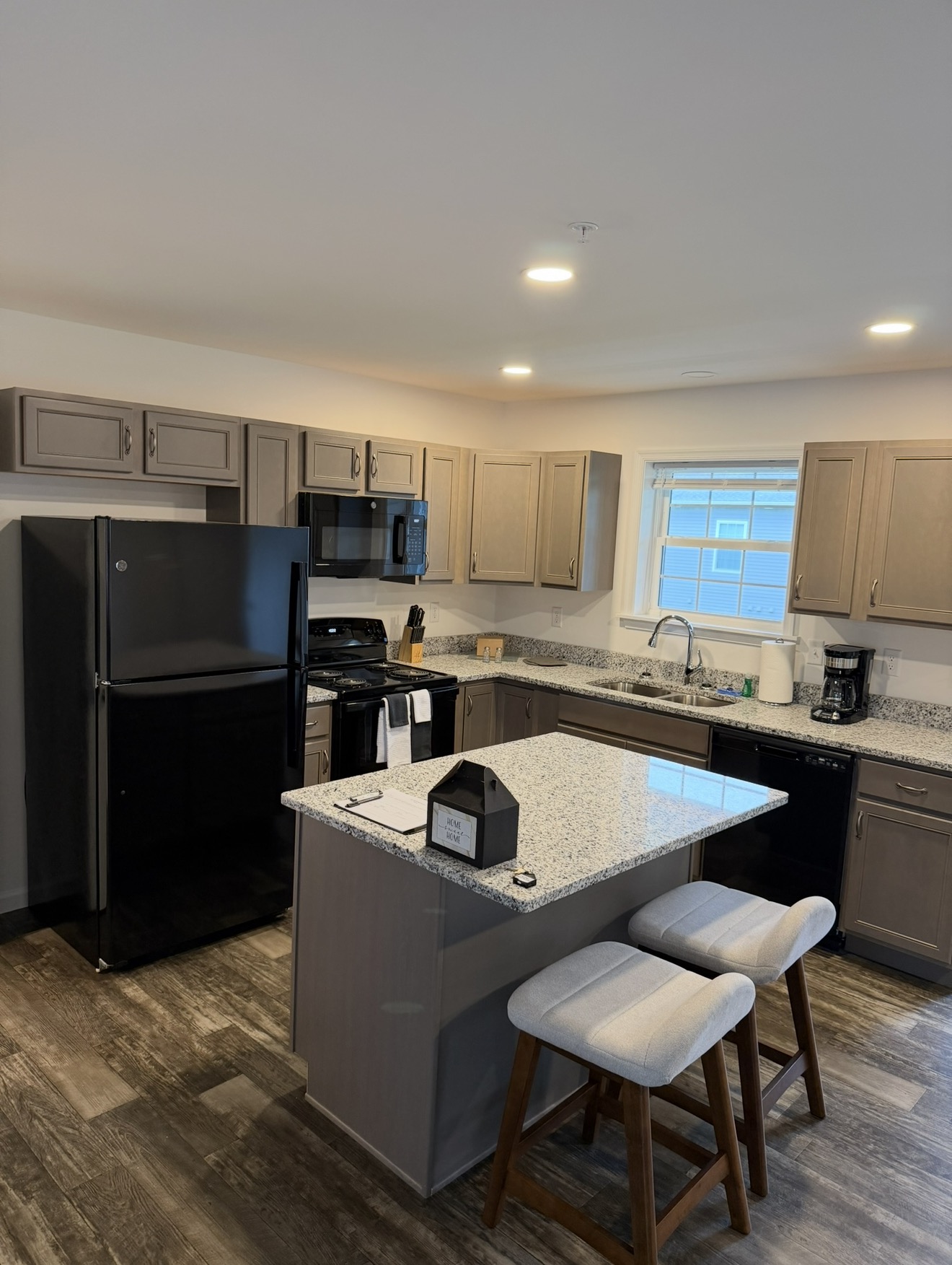 clean kitchen by pureDetail Cleaning LLC